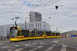 Be 6/10 Tango 173, auf der Linie 10, fährt bei der Haltestelle Münchensteinerstrase ein.