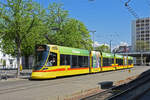 Be 6/10 Tango 164, auf der Linie 10, fährt Richtung Haltestelle ZOO Basel.