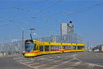 Be 6/10 Tango 184, auf der Linie 10, überquert die Münchensteinerbrücke.