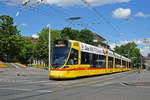 Be 6/10 Tango 171, auf der Linie 10, fährt zur Haltestelle am Bahnhof SBB.