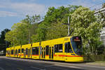 Be 6/10 Tango 185, auf der Linie 11, fährt zur Haltestelle am Aeschenplatz.