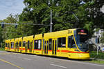 Be 6/10 Tango 173, auf der Linie 11, fährt zur Haltestelle Aeschenplatz.