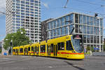 Be 6/10 Tango 185, auf der Linie 11, fährt bei der Haltestelle Bahnhof SBB ein.