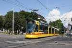 Be 6/10 Tango 173, auf der Linie 10, fährt zur Haltestelle am Bahnhof SBB.