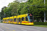 Be 6/10 Tango 177, auf der Linie 11, fährt zur Haltestelle Aeschenplatz.