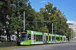 Be 6/10 Tango 162 mit der U-Abo Werbung, auf der Linie 10, fährt zur Haltestelle am Bahnhof SBB.