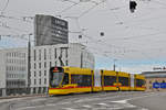 Be 6/10 Tango 157, auf der Linie 11, überquert die Münchensteinerbrücke.