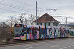 Be 6/10 Tango 185 mit der Werbung für das Radio Basilisk, auf der Linie 11, verlässt die Haltestelle M-Parc.