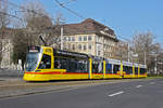 Be 6/10 Tango 173, auf der Linie 11, fährt zur Haltestelle am Bahnhof SBB.