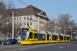 Be 6/10 Tango 167, auf der Linie 11, fährt zur Haltestelle am Bahnhof SBB.