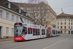 Be 6/10 Tango 187 mit der Werbung für den Wohnpark Binzen, auf der Linie 11, fährt den Steinenberg hinunter zur Haltestelle Barfüsserplatz.