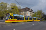 Be 6/10 Tango 176, auf der Linie 11, fährt zur Haltestelle am Bahnhof SBB.