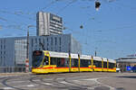 Be 6/10 Tango 165, auf der Linie 11, überquert die Münchensteinerbrücke.