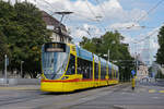Be 6/10 Tango 163, auf der Linie 10, fährt zur Haltestelle am Bahnhof SBB.