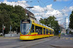 Be 6/10 Tango 155, auf der Linie 10, fährt zur Haltestelle am Bahnhof SBB.