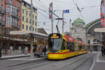 Be 6/10 Tango 160, auf der Linie 10, wartet an der Haltestelle Bahnhof SBB.