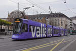 Be 6/10 Tango 151 mit der Werbung für die Bank Valiant, auf der Linie 10, fährt den Steinenberg hoch zur Haltstelle Bankverein.