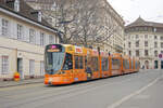 Be 6/10 Tango 182 mit der OBI Werbung, auf der Linie 11, fährt den Steinenberg hinunter zur Haltestelle Barfüsserplatz.