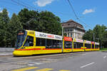 Be 6/10 Tango 180, auf der Linie 10, fährt zur Haltestelle am Bahnhof SBB.