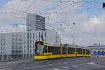 Be 6/10 Tango 169, auf der Linie 10, überquert die Münchensteinerbrücke.