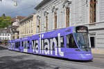 Be 6/10 Tango 151 mit der Werbung für die Bank Valiant, auf der Linie 11, fährt am 11.09.2022 den Steinenberg hinunter zur Haltestelle Barfüsserplatz.