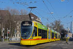 Be 6/10 Tango 164, auf der Linie 10, fährt am 14.02.2023 bei der Haltestelle am Bahnhof SBB ein.