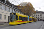 Be 6/10 Tango 189, auf der Linie 10, fährt am 30.11.2022 den Steinenberg hinunter zur Haltestelle Theater.