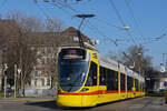 Be 6/10 Tango 165, auf der Linie 11, fährt am 14.02.2023 zur Haltestelle am Bahnhof SBB.