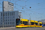 Be 6/10 Tango 181, auf der Linie 11, überquert am 14.06.2023 die Münchensteinerbrücke.