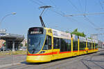 Be 6/10 Tango 169, auf der Linie 11, fährt am 06.06.2023 bei der Haltestelle M-Parc ein.
