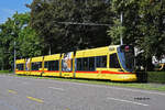 Be 6/10 Tango 181, auf der Linie 11, fährt am 11.07.2023 zur Haltestelle am Aeschenplatz.