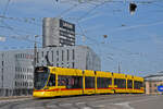 Be 6/10 Tango 166, auf der Linie 10, überquert am 11.07.2023 die Münchensteinerbrücke.
