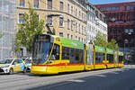 Be 6/10 Tango 164, auf der Linie 10, fährt am 11.07.2023 zur Haltestelle am Bahnhof SBB.