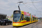 Be 6/10 Tango 160, auf der Linie 10, fährt am 19.06.2023 bei der Haltestelle M-Parc ein.