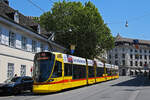 Be 6/10 Tango 171, auf der Linie 11, fährt am 14.06.2023 den Steinenberg hinunter zur Haltestelle Barfüsserplatz.