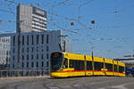 Be 6/10 Tango 184, auf der Linie 10, überquert am 14.06.2023 die Münchensteinerbrücke.