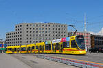 Be 6/10 Tango 169, auf der Linie 11, überquert am 02.06.2023 die Münchensteinerbrücke.