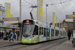 Be 6/10 Tango 186 mit der Primero Energie Werbung, auf der Linie 11, bedient am 24.01.2024 die Haltestelle am Bahnhof SBB.