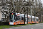 Be 6/10 Tango 177 mit der Migros Werbung, auf der Linie 11, fährt am 21.02.2024 zur Haltestelle am Bahnhof SBB.