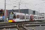 Be 6/10 Tango 187 mit der Werbung für den Wohnpark Binzen, auf der Linie 10, fährt am 04.03.2024 zur Haltestelle Hüslimatt.