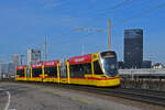 Be 6/10 Tango 160, auf der Linie 10, fährt am 29.01.2024 zur Haltestelle Münchensteinerstrasse.