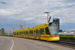 Be 6/10 Tango 160, auf der Linie 10, fährt am 29.04.2024 zur Haltestelle M-Parc.