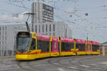 Be 6/10 Tango 157, auf der Linie 10, überquert am 04.05.2024 die Münchensteinerbrücke.