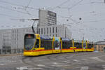 Be 6/10 Tango 173, auf der Linie 11, fährt am 04.05.2024 bei der Haltestelle Münchensteinerstrasse ein.