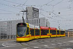 Be 6/10 Tango 168, auf der Linie 11, fährt am 04.05.2024 bei der Haltestelle Münchensteinerstrasse ein.