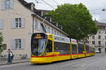 Be 6/10 Tango 172, auf der Linie 10, fährt am 27.05.2024 den Steinenberg hinunter zur Haltestelle Theater.