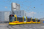 Be 6/10 Tango 173, auf der Linie 11, überquert am 24.06.2024 die Münchensteinerbrücke.