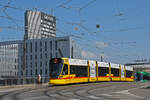 Be 6/10 Tango 179, auf der Linie 11, überquert am 24.06.2024 die Münchensteinerstrasse.