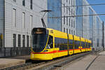 Be 6/10 Tango 188, auf der Linie 10, fährt am 03.03.2025 bei der Haltestelle Peter Merian ein.