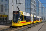 Be 6/10 Tango 179, auf der Linie 11, fährt am 03.03.2025 bei der Haltestelle Peter Merian ein.